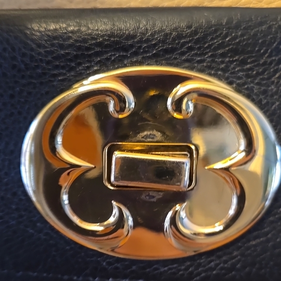 Chic Tan and Red Shoulder Bag with Black Accents - Picture 6 of 10